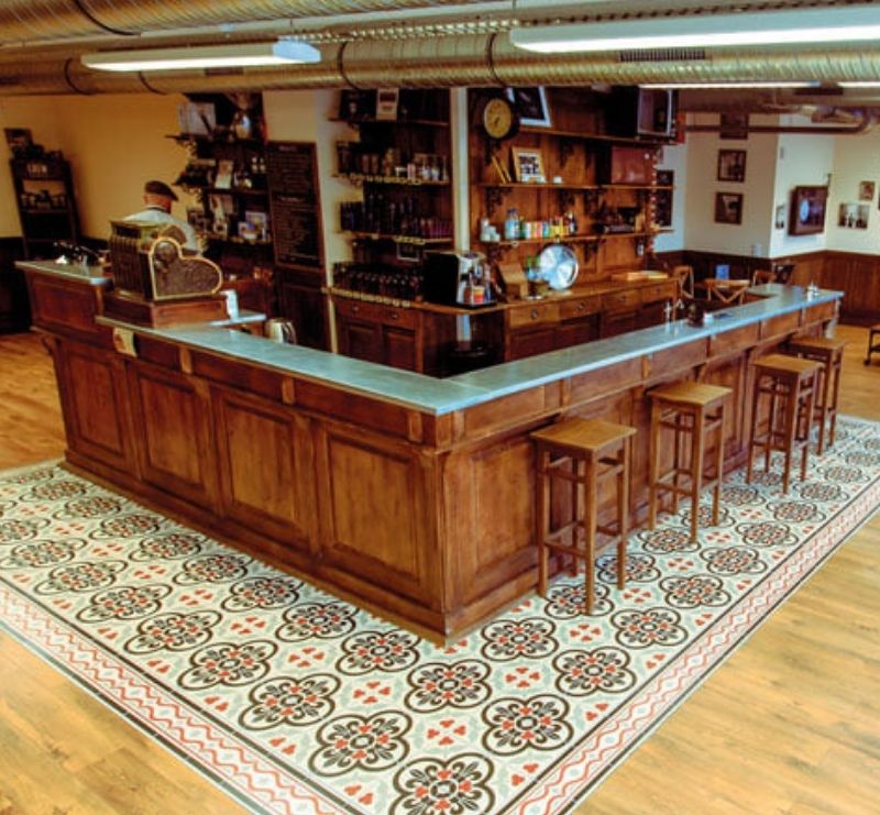 Bancone bar e credenze